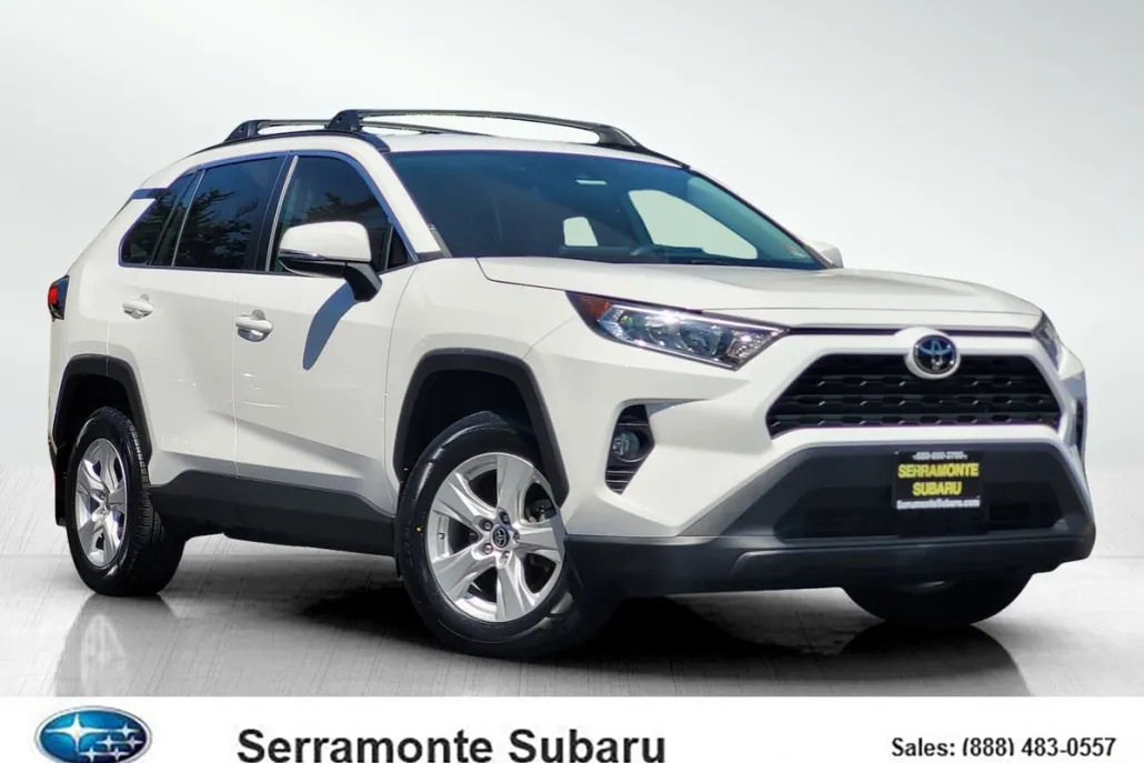 2021 Toyota RAV4 XLE photo 1