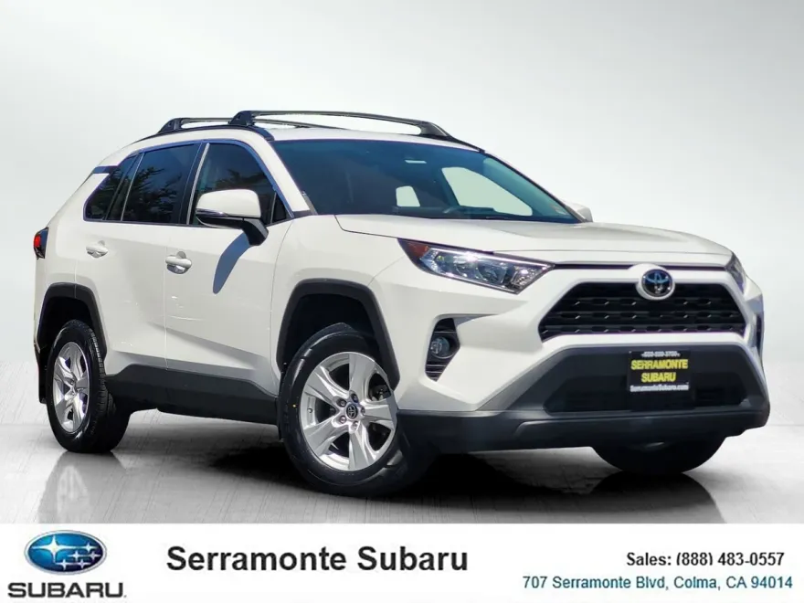 2021 Toyota RAV4 XLE photo 1