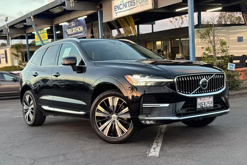 2022 Volvo XC60 Inscription B5 photo 1