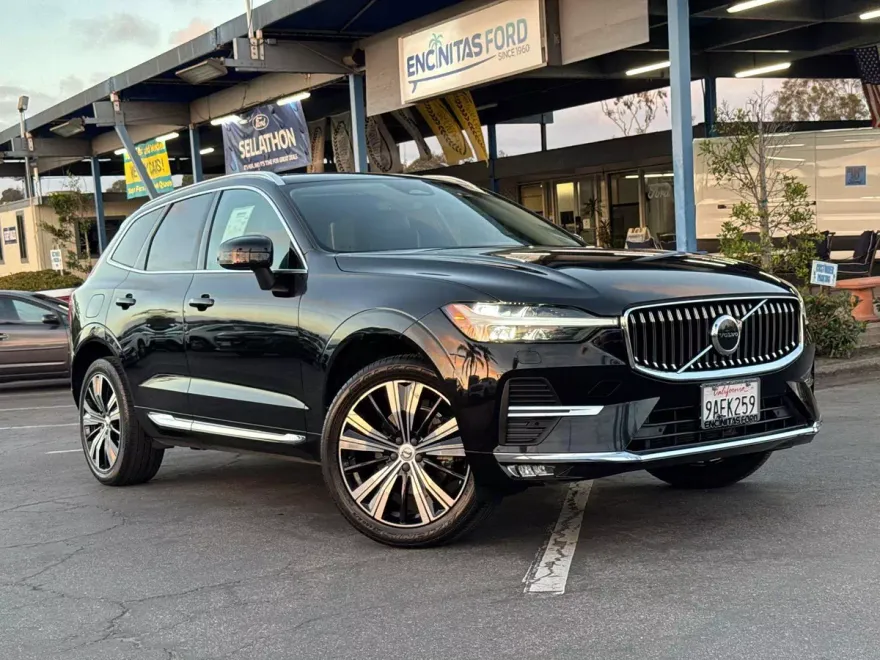 2022 Volvo XC60 Inscription B5 photo 1