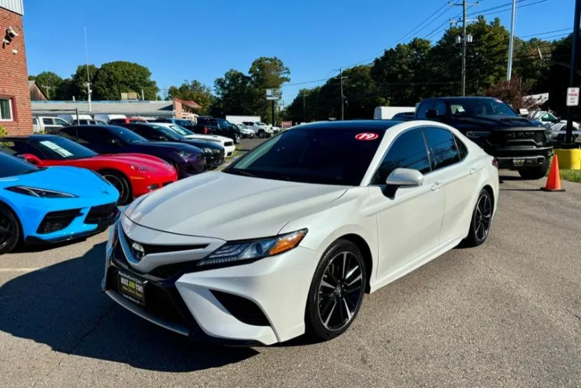 2019 Toyota Camry XSE photo 1