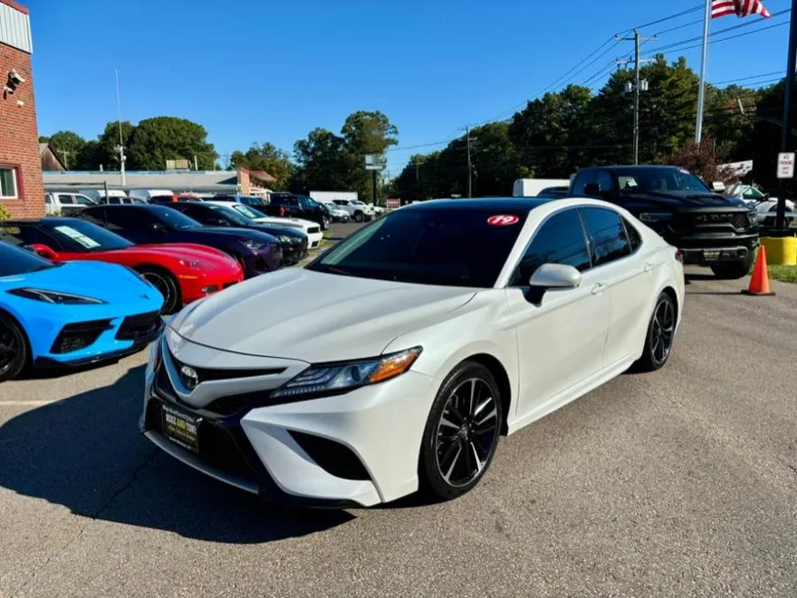 2019 Toyota Camry XSE photo 1