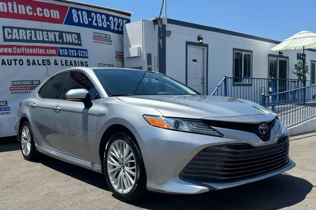 2020 Toyota Camry Hybrid XLE photo 1