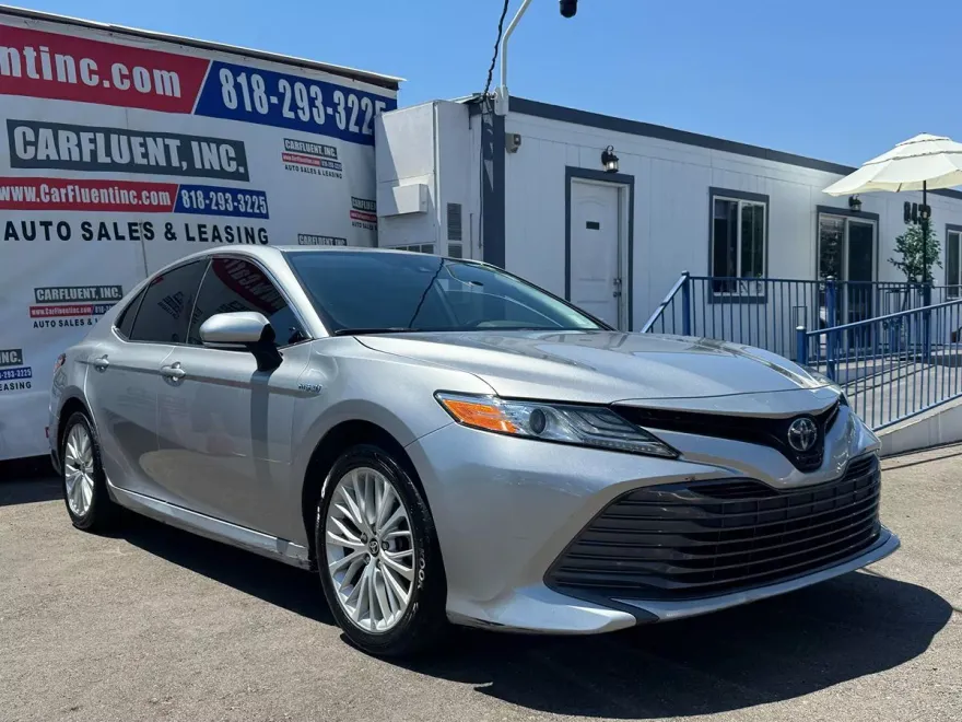 2020 Toyota Camry Hybrid XLE photo 1