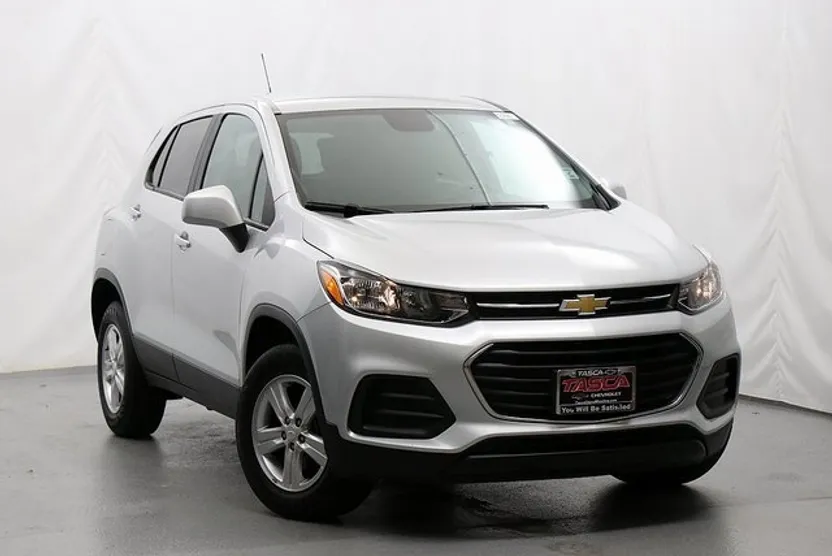 2022 Chevrolet Trax LS photo 1