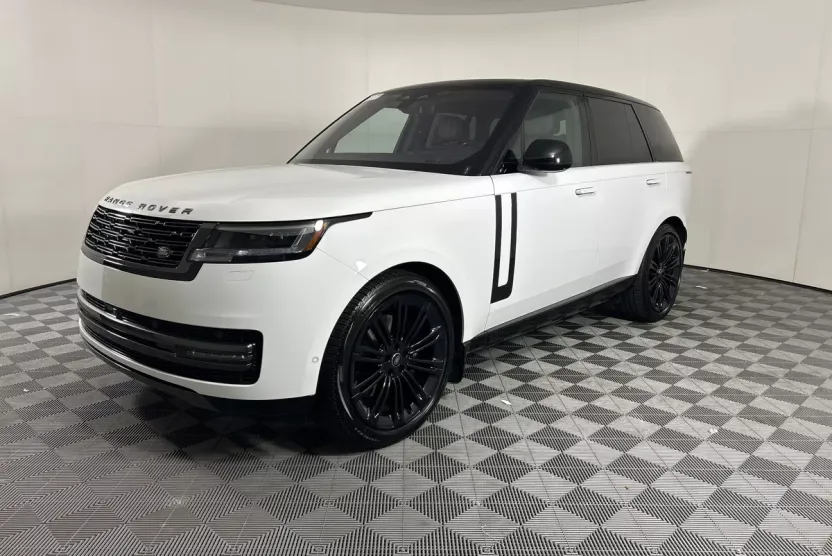 2023 Land Rover Range Rover SE photo 1