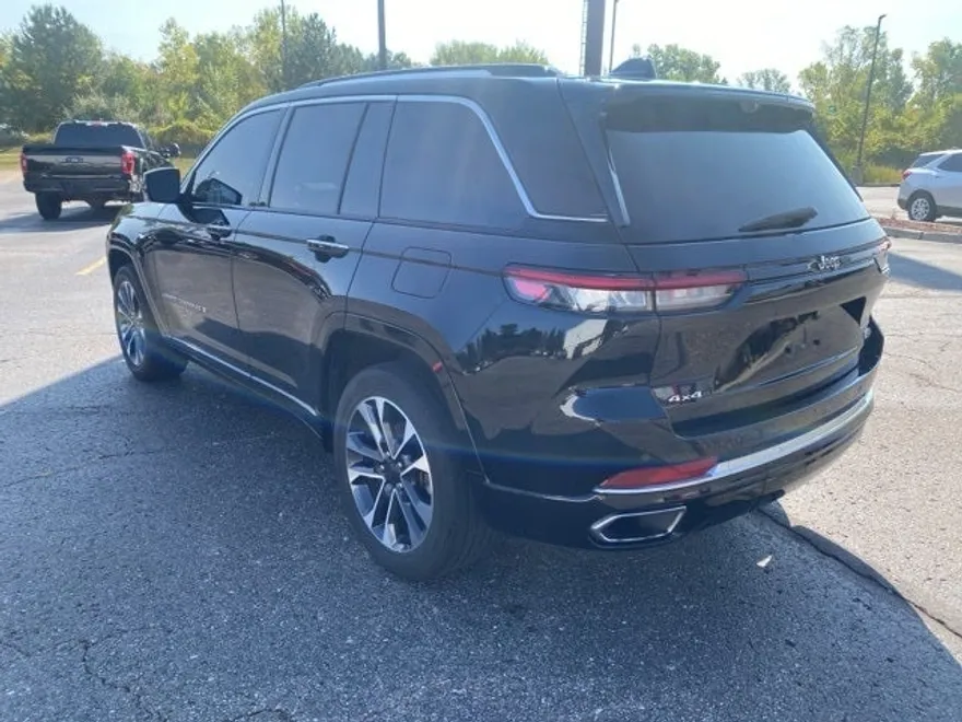 2023 Jeep Grand Cherokee Overland photo 1