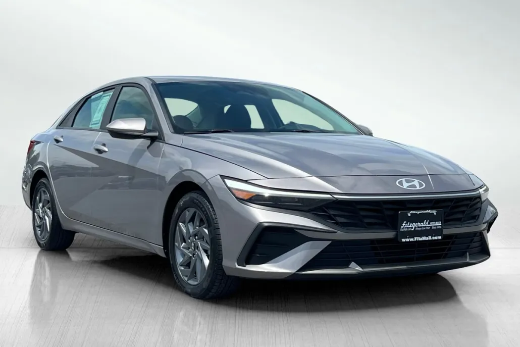 2024 Hyundai Elantra SEL photo 1