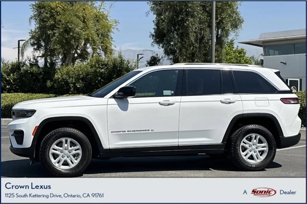 2024 Jeep Grand Cherokee Laredo photo 1
