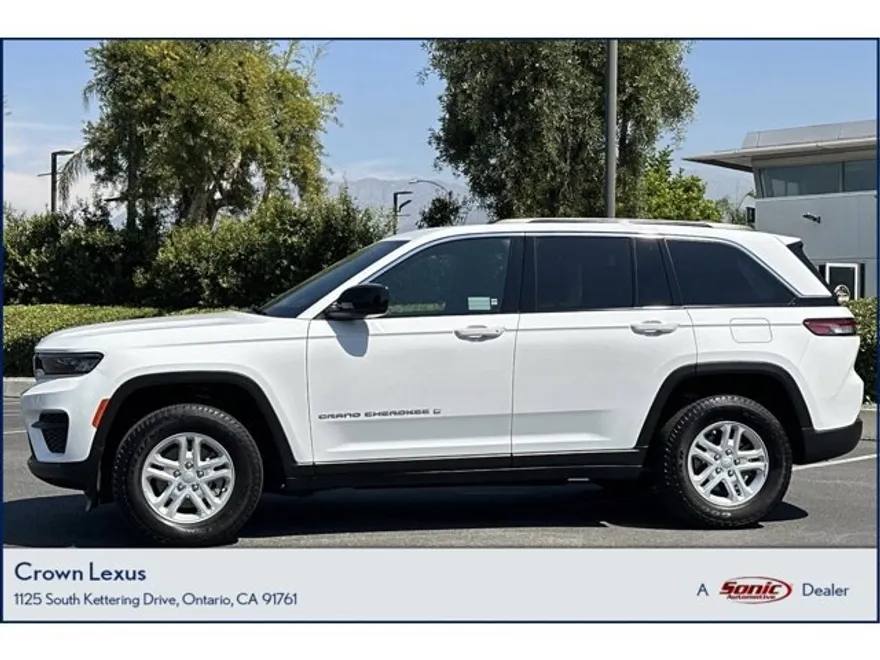 2024 Jeep Grand Cherokee Laredo photo 1