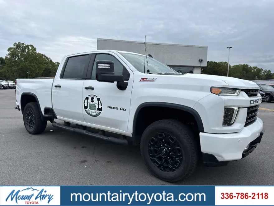 2022 Chevrolet Silverado 3500HD LT photo 1