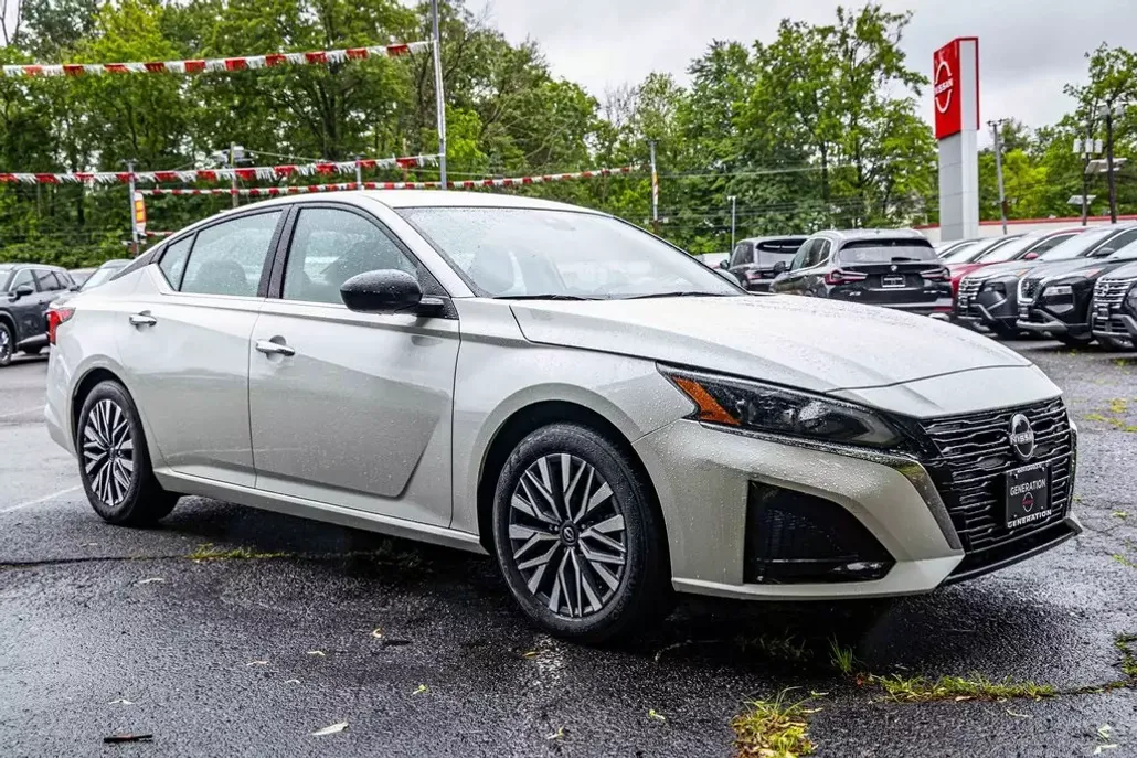 2024 Nissan Altima 2.5 SV photo 1
