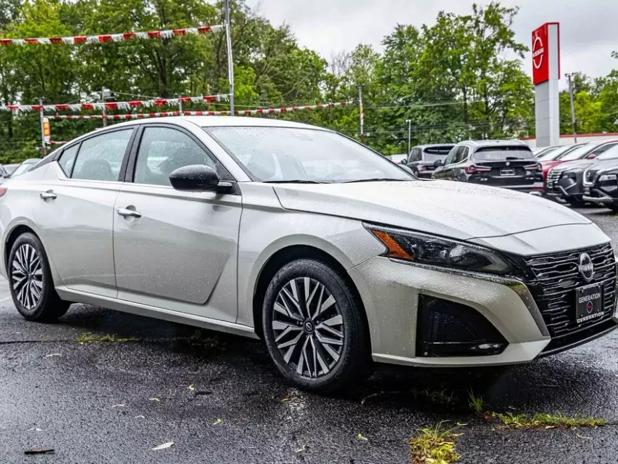 2024 Nissan Altima 2.5 SV photo 1