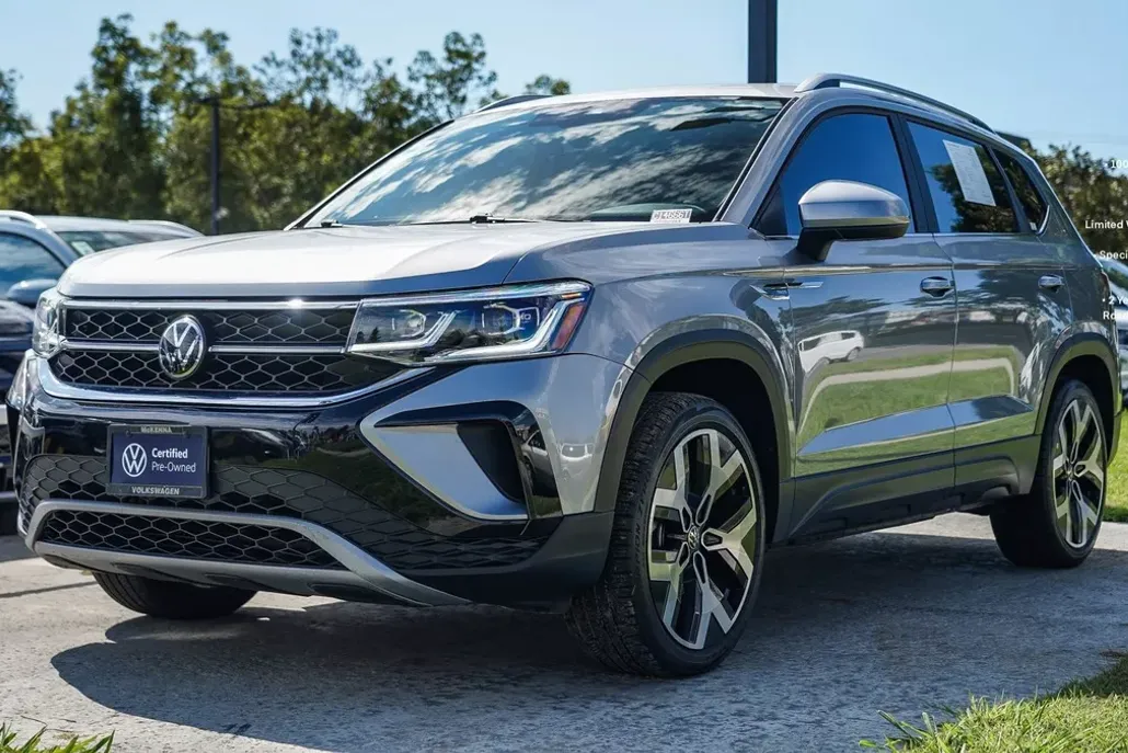 2023 Volkswagen Taos SEL photo 1
