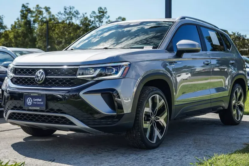 2023 Volkswagen Taos SEL photo 1