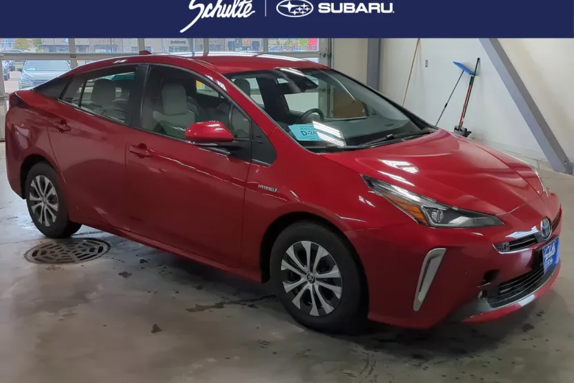 2022 Toyota Prius XLE photo 1