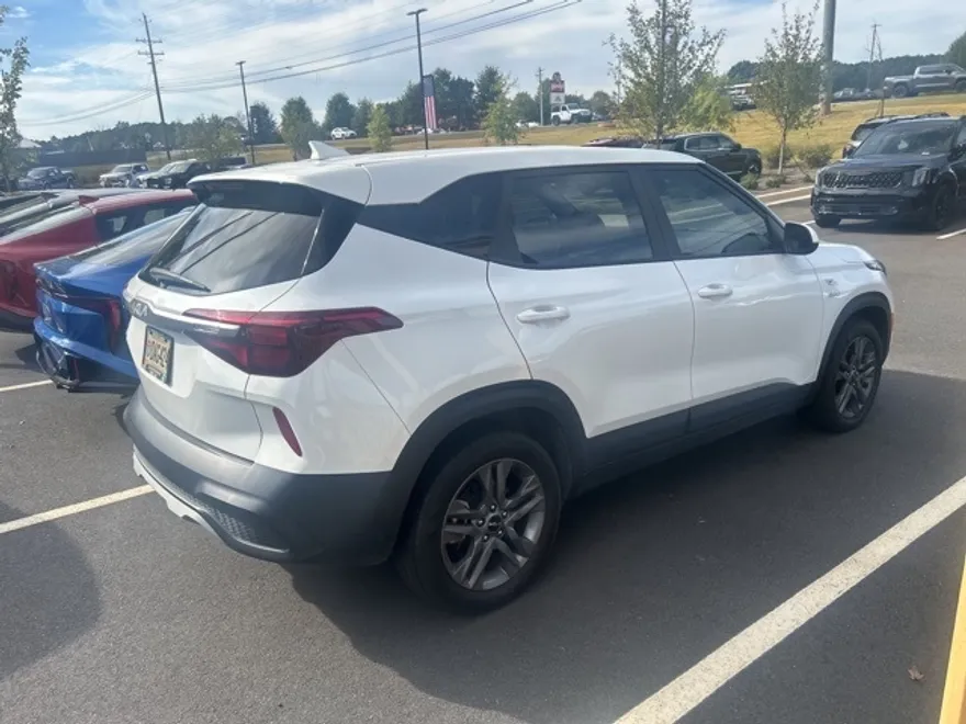 2022 Kia Seltos LX photo 1