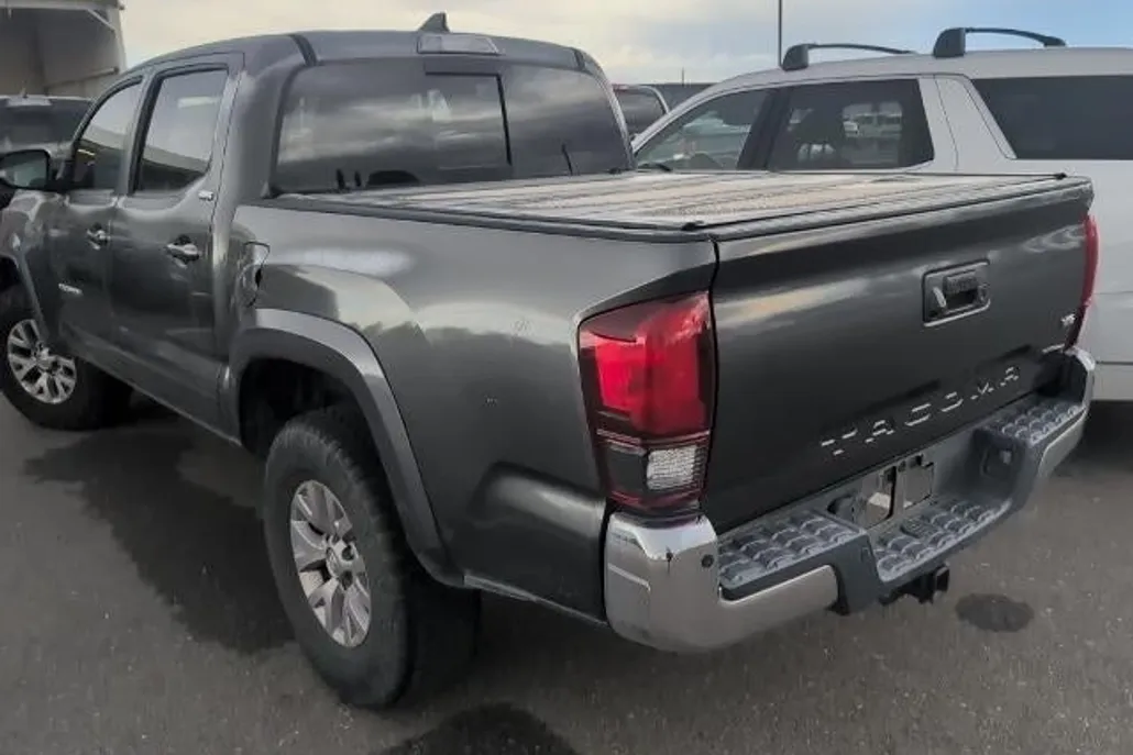 2018 Toyota Tacoma SR5 V6 photo 1