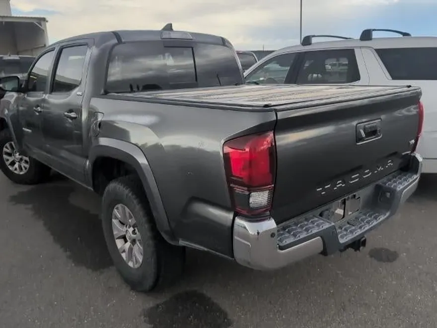 2018 Toyota Tacoma SR5 V6 photo 1