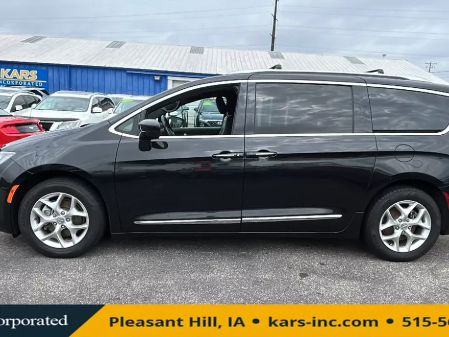 2020 Chrysler Pacifica Touring L photo 1