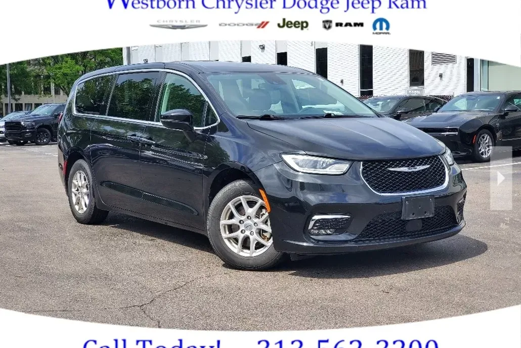 2024 Chrysler Pacifica Touring L photo 1