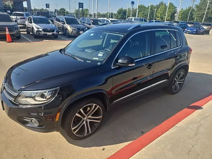 2017 Volkswagen Tiguan SEL photo 1