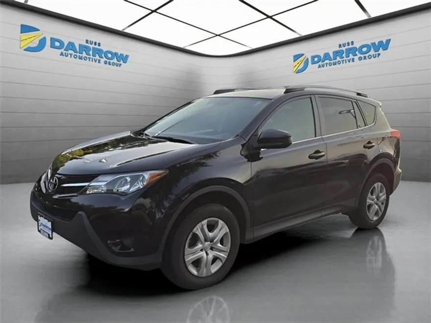 2015 Toyota RAV4 LE photo 1