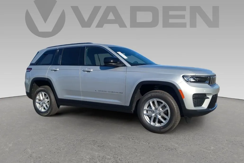 2025 Jeep Grand Cherokee Laredo photo 1