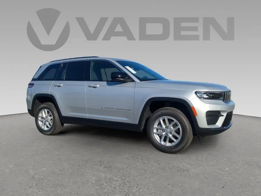 2025 Jeep Grand Cherokee Laredo photo 1