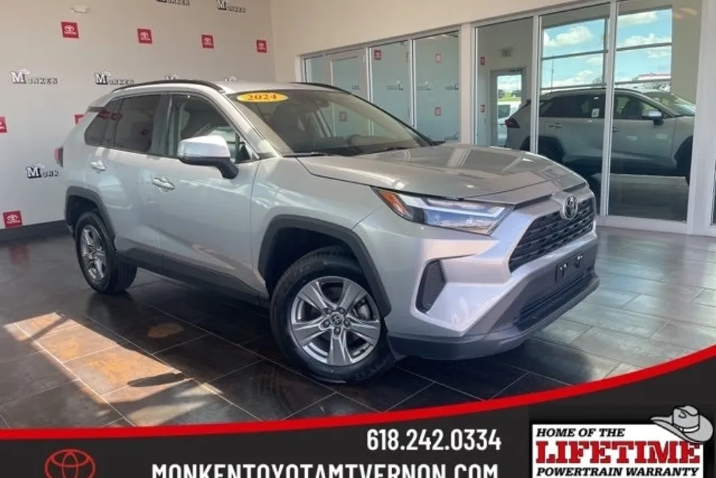 2024 Toyota RAV4 XLE photo 1
