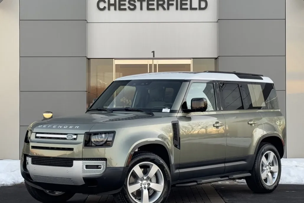 2025 Land Rover Defender 110 S photo 1