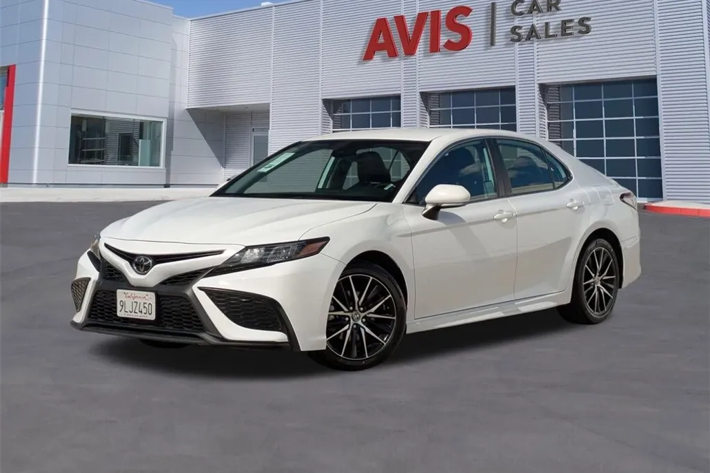 2024 Toyota Camry SE photo 1
