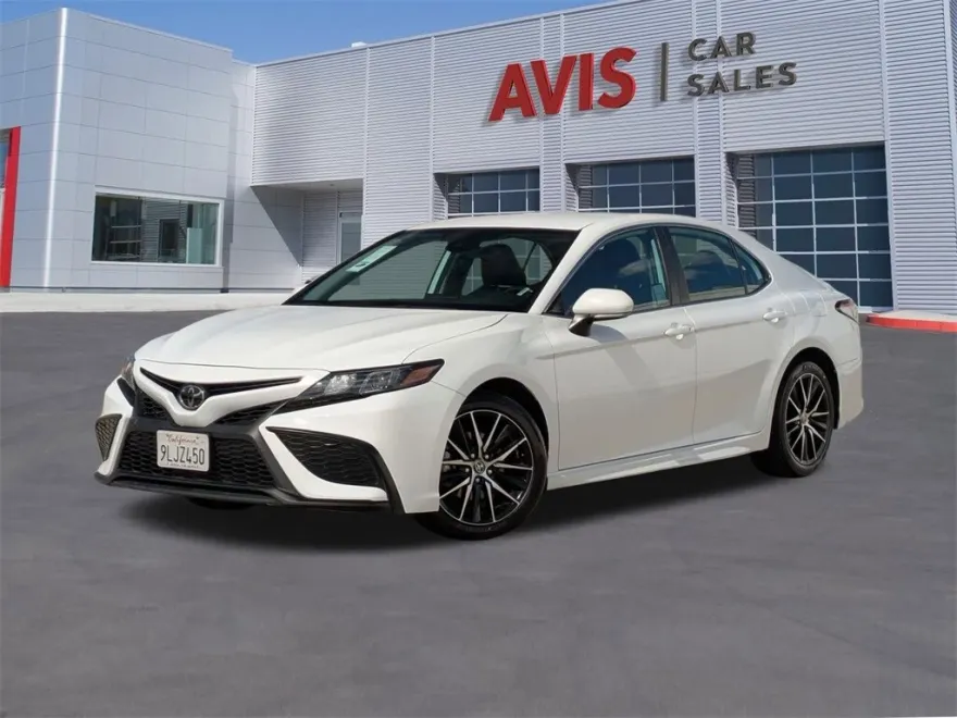 2024 Toyota Camry SE photo 1