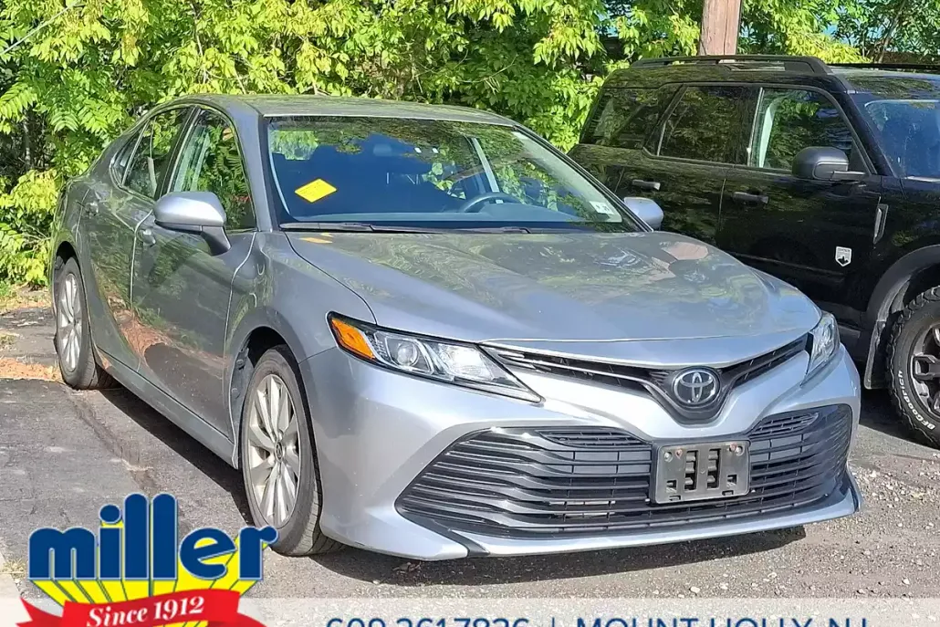 2020 Toyota Camry LE photo 1
