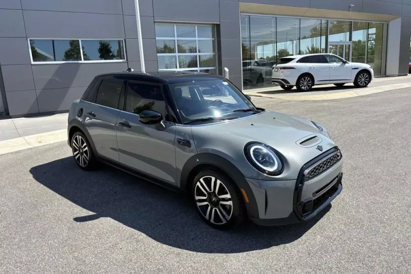 2023 Mini Cooper S Iconic photo 1