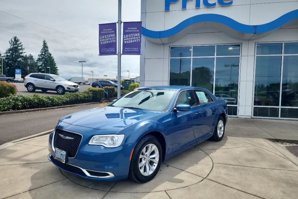 2020 Chrysler 300 Touring photo 1