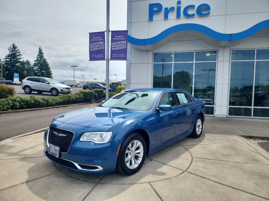 2020 Chrysler 300 Touring photo 1