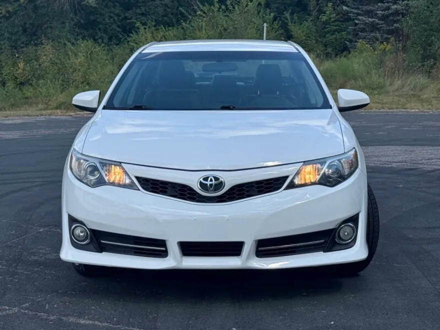 2014 Toyota Camry SE photo 1