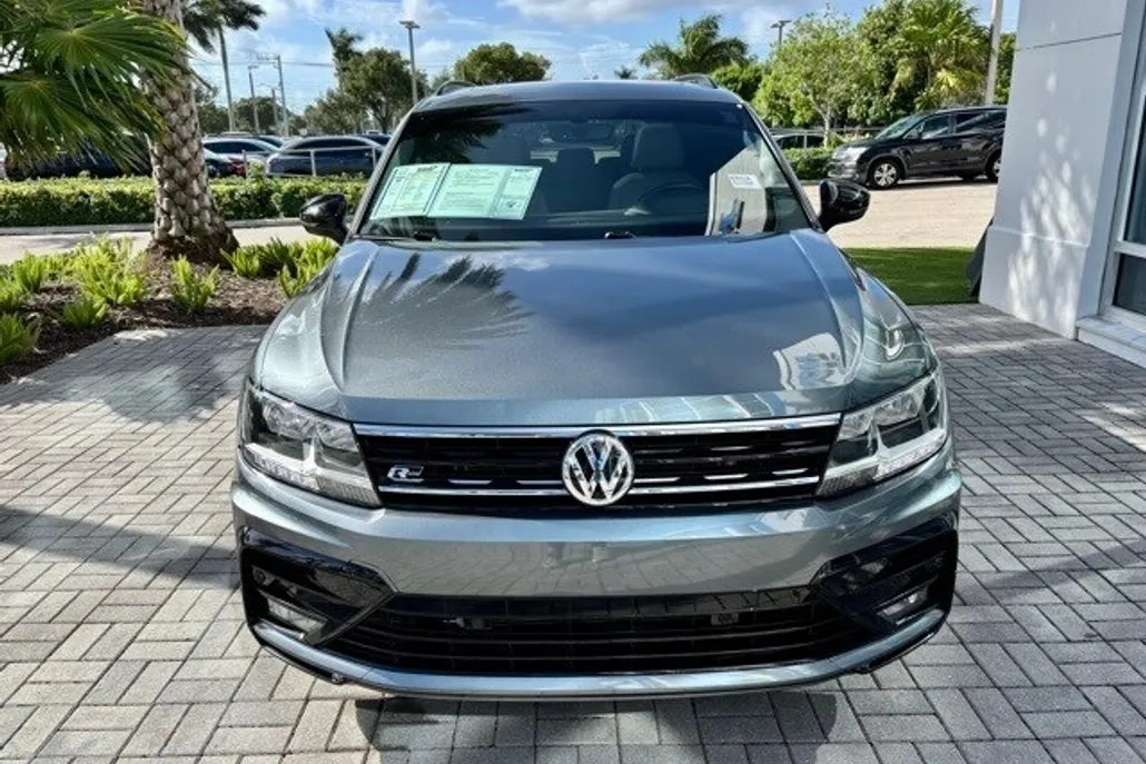 2020 Volkswagen Tiguan SE R-Line Black photo 1