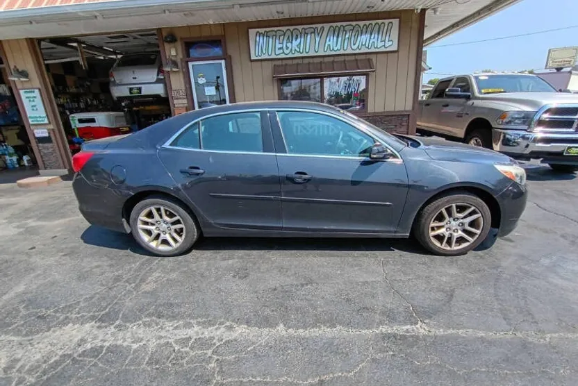2015 Chevrolet Malibu 1LT photo 1