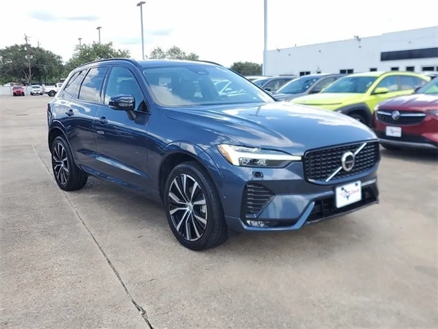 2024 Volvo XC60 B5 Plus photo 1