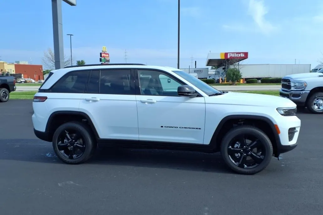 2025 Jeep Grand Cherokee Altitude X photo 1