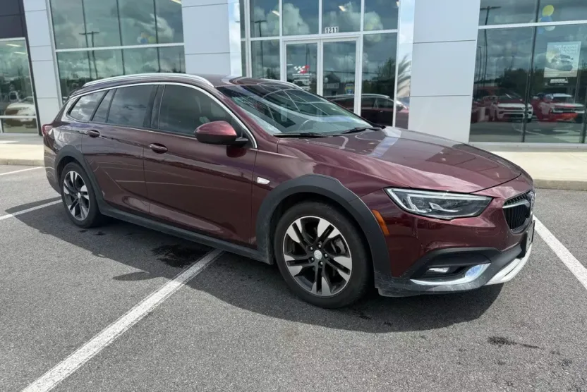 2018 Buick Regal TourX Essence photo 1