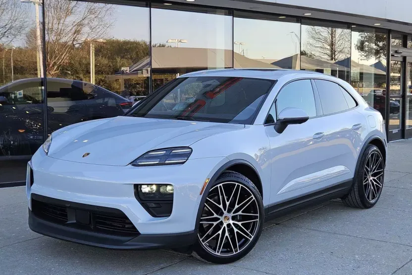 2025 Porsche Macan Electric photo 1