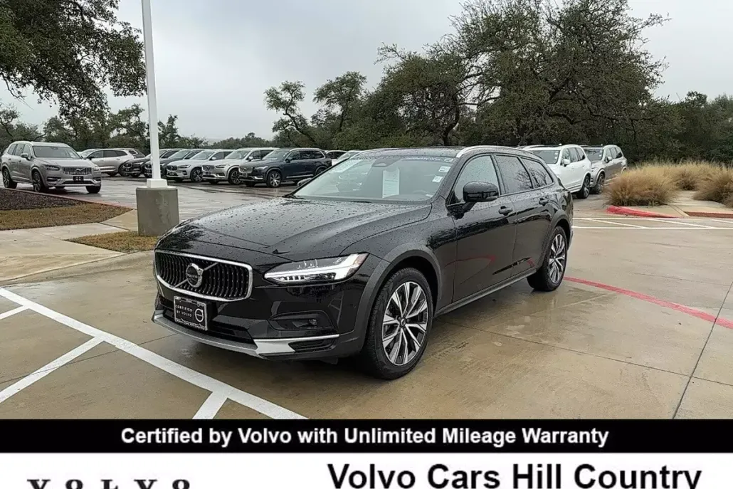 2023 Volvo V90 Cross Country B6 AWD Plus photo 1