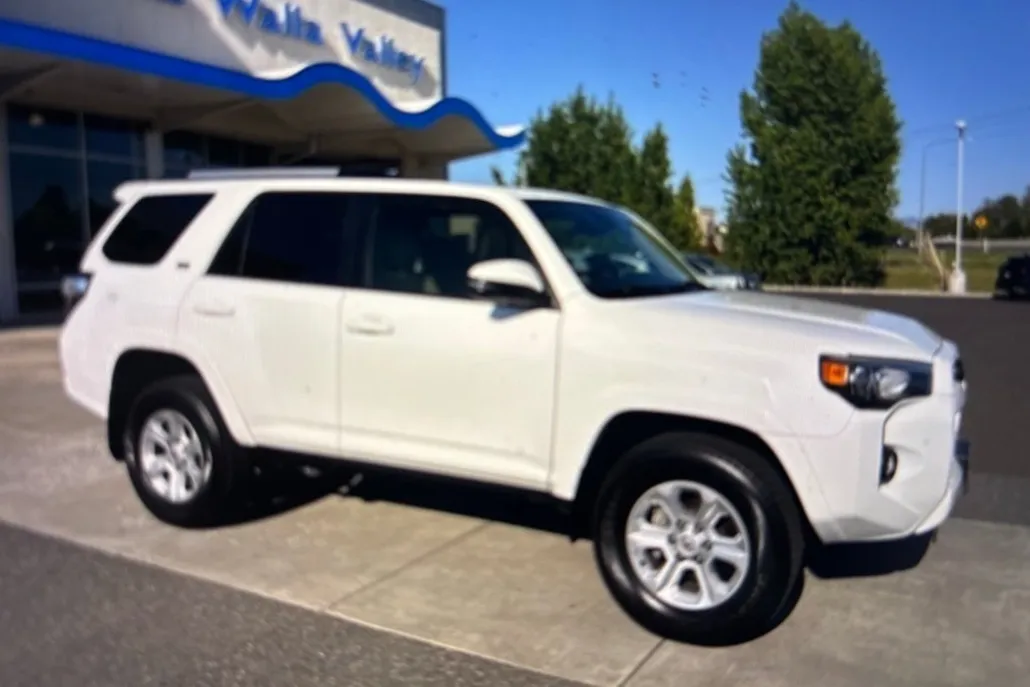 2022 Toyota 4Runner SR5 Premium photo 1