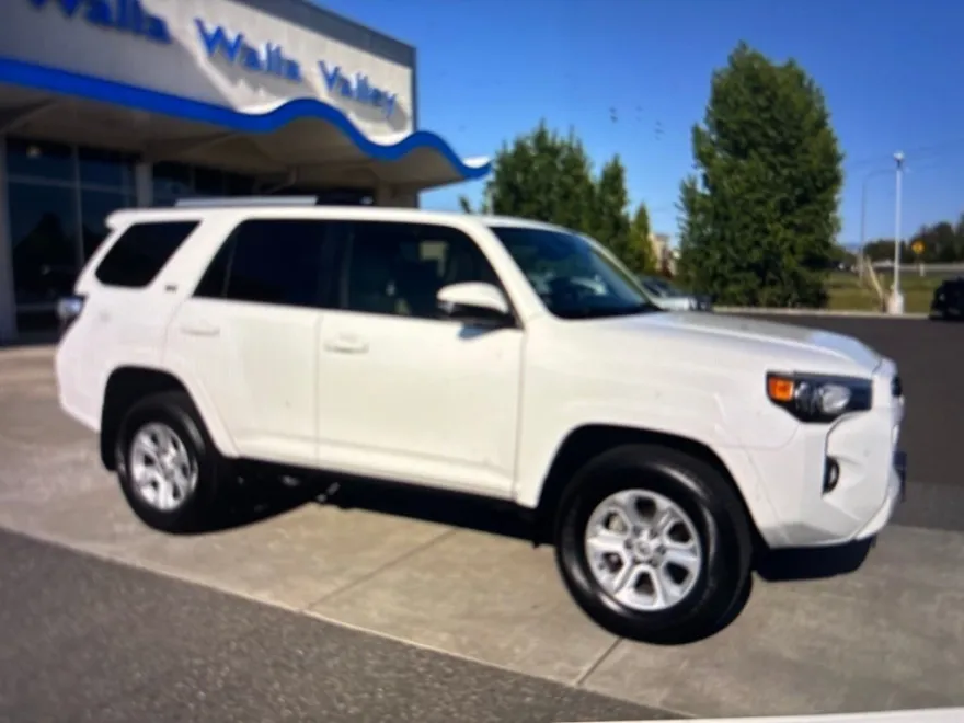 2022 Toyota 4Runner SR5 Premium photo 1