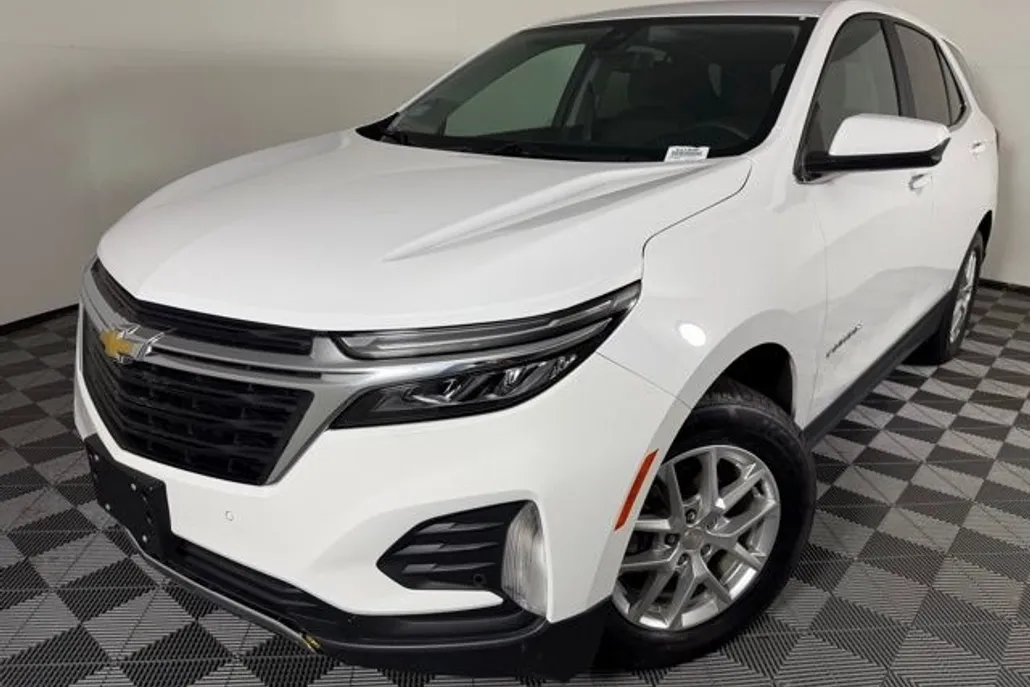 2023 Chevrolet Equinox LT photo 1