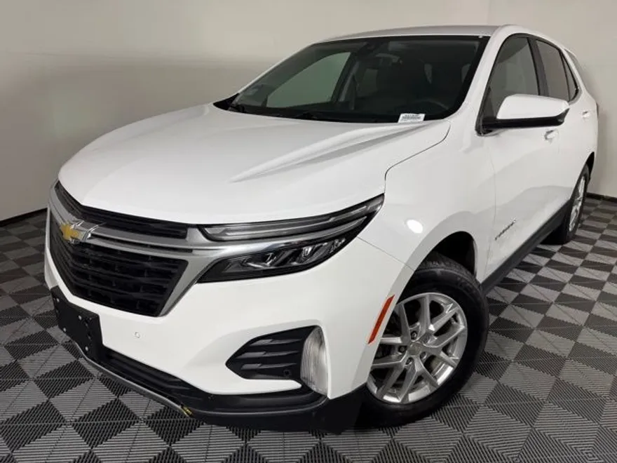2023 Chevrolet Equinox LT photo 1