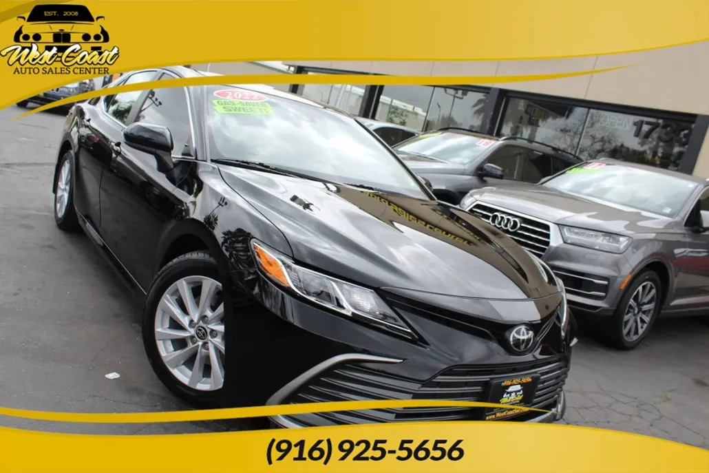 2022 Toyota Camry LE photo 1